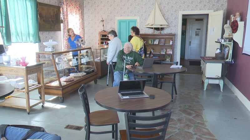 Thunder Bay Inn Senior Internet Café