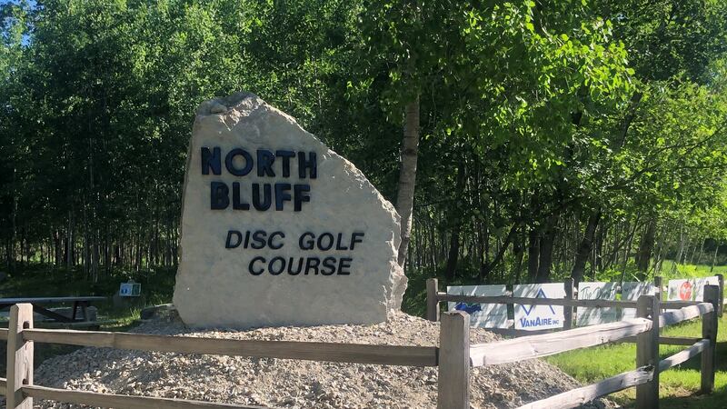 North Bluff Disc Golf Course entrance in Gladstone.