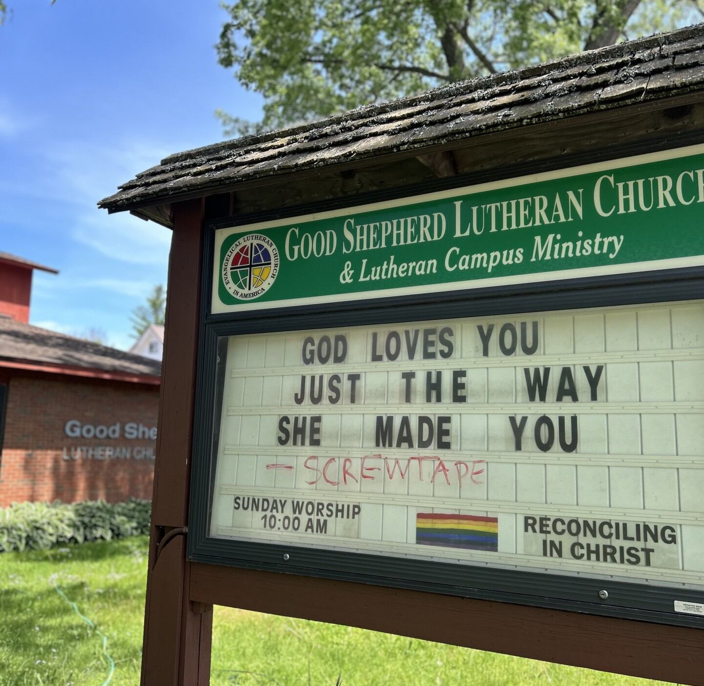 Houghton church sign vandalized Tuesday; pastor writes letter to vandal in response - Vimarsana News